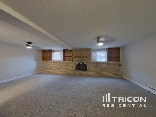 Building Photo - 448 Loomis Ave