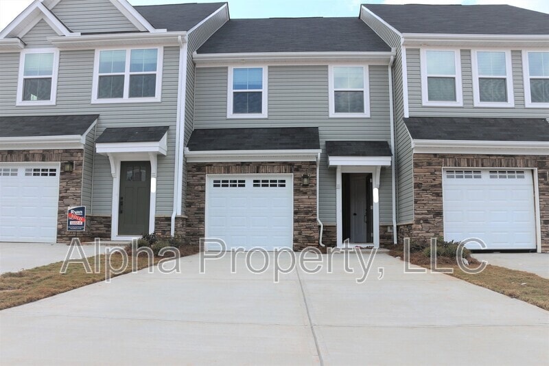 Primary Photo - 121 Roseridge Dr
