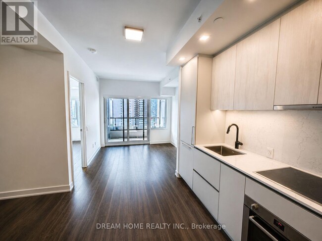 Building Photo - 609 Sherbourne St