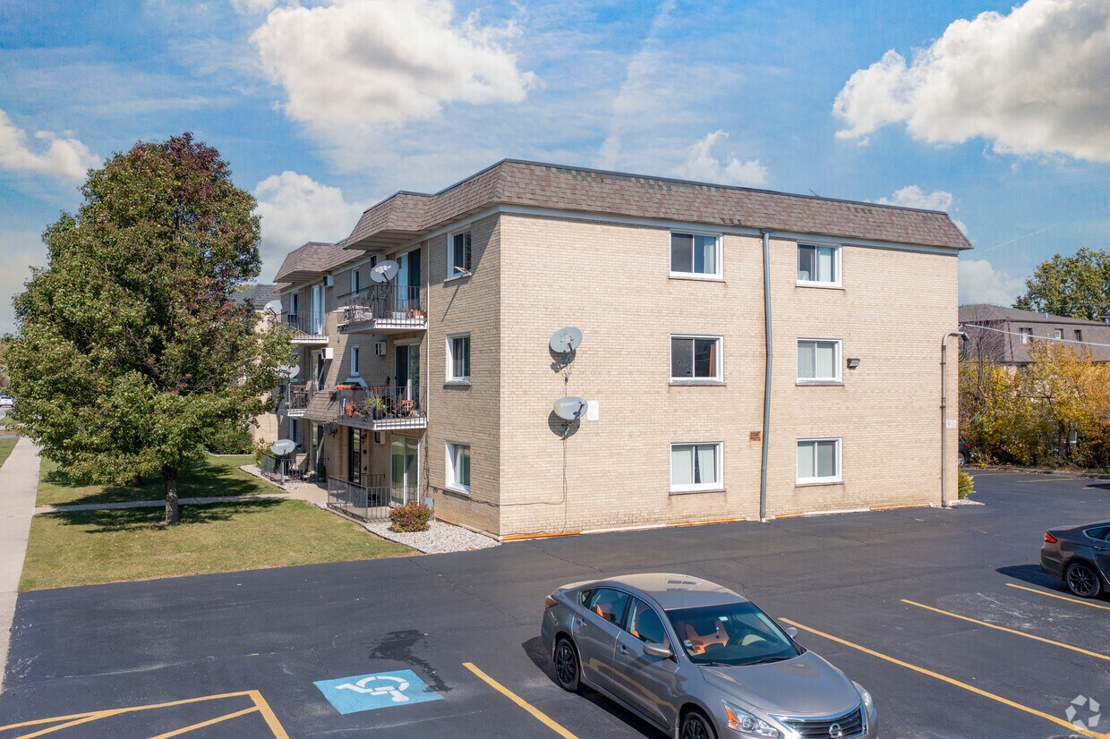 Primary Photo - 7829 S Rutherford Ave