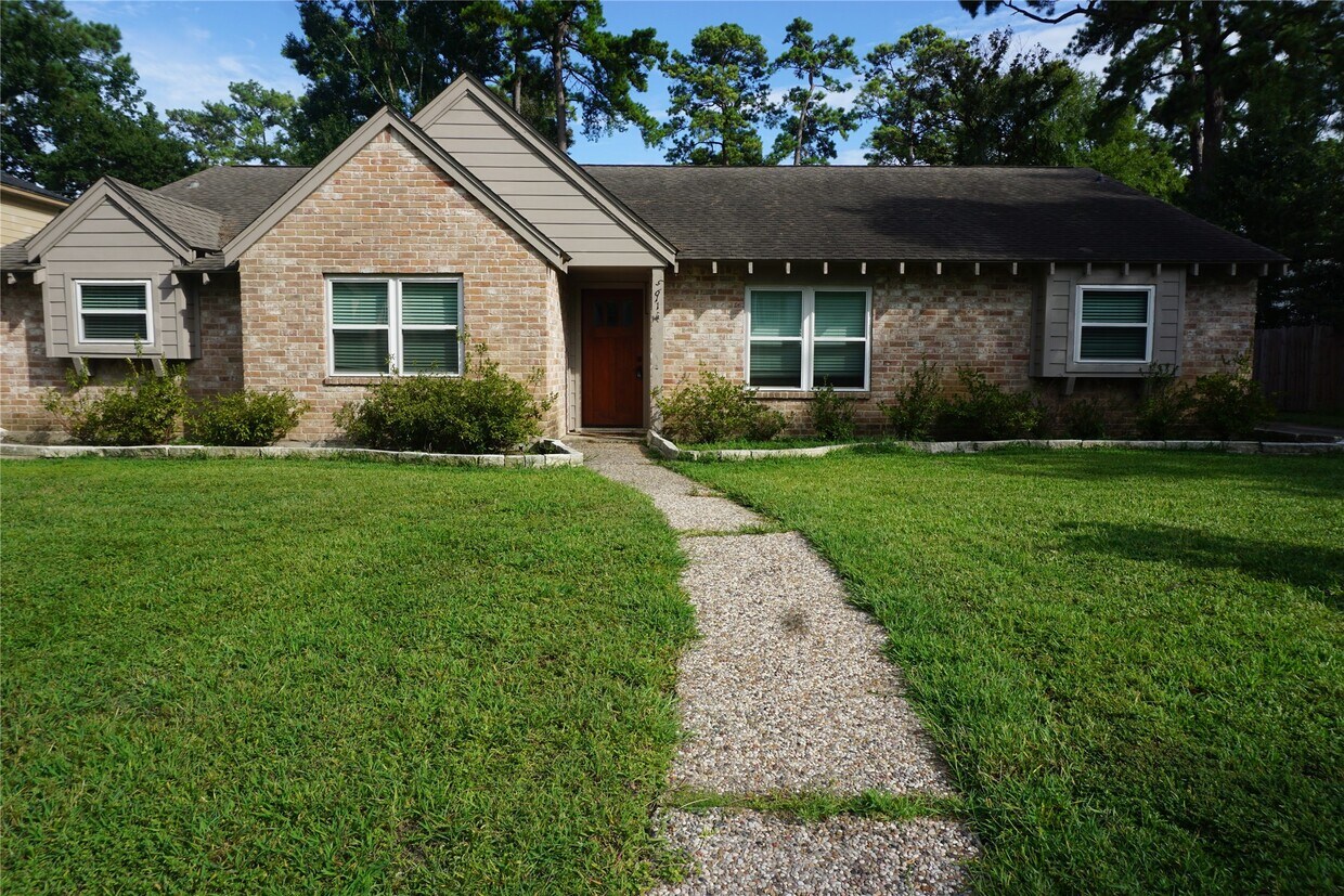Foto principal - 5911 Pebble Springs Dr