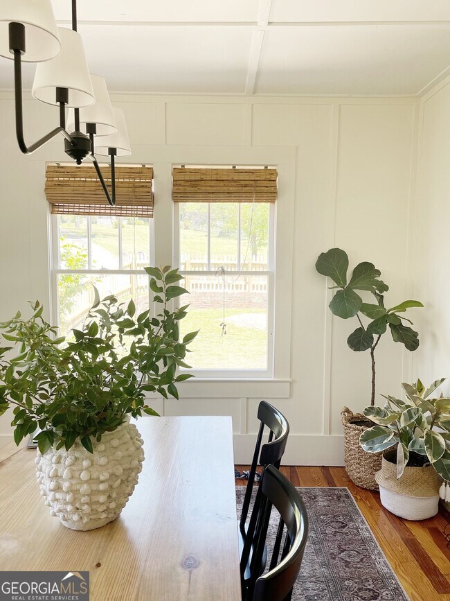 Foto del edificio - 605 E Main St