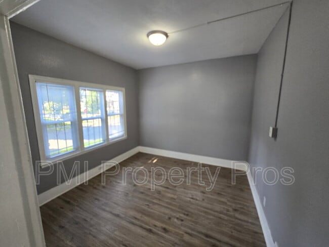 Foto del edificio - 2478 W Chambers St