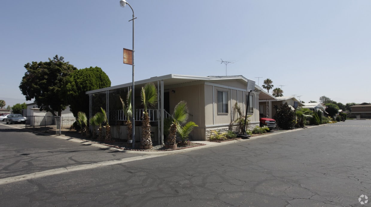 Building Photo - Royal York Estates