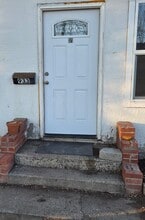 Building Photo - 933 Custer Ave