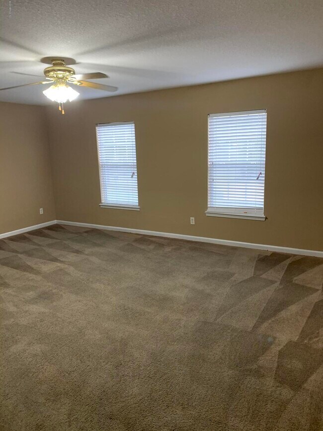 Foto del edificio - 7140 Rampart Ridge Cir W