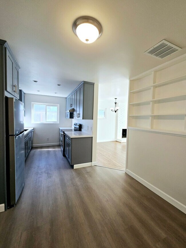 Foto del edificio - Remodeled 3-bed/2-bath Single Family Home ...