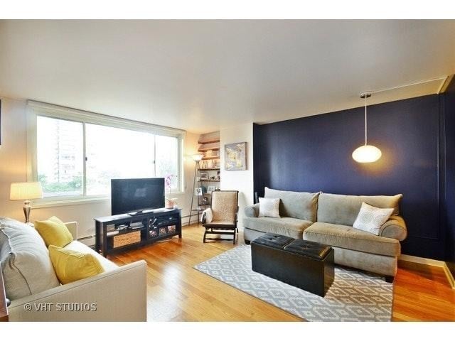Room - 1344 N Dearborn St