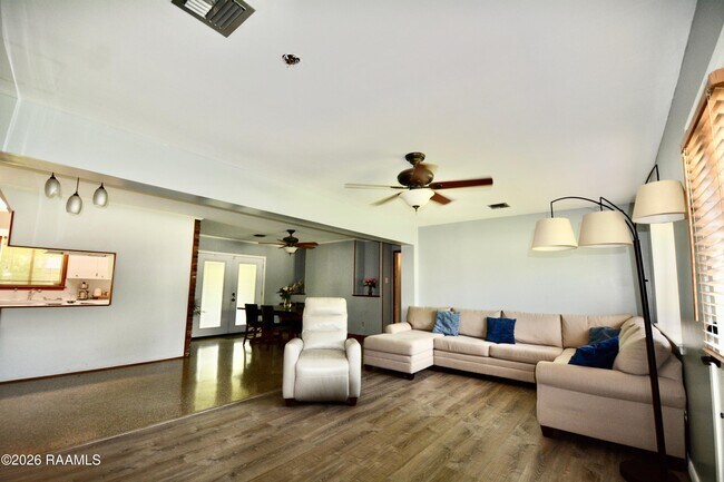 Building Photo - 101 Boxwood Dr