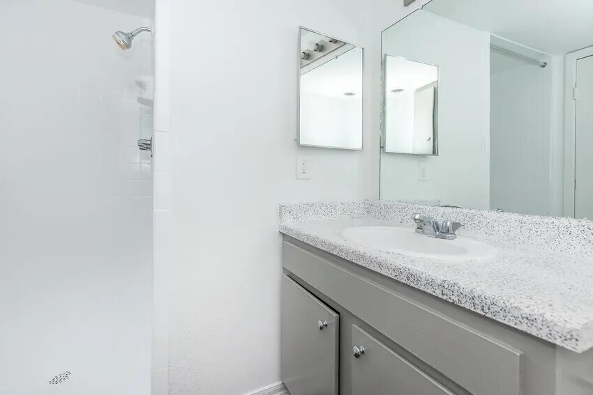 Building Photo - 4400 Memorial Dr