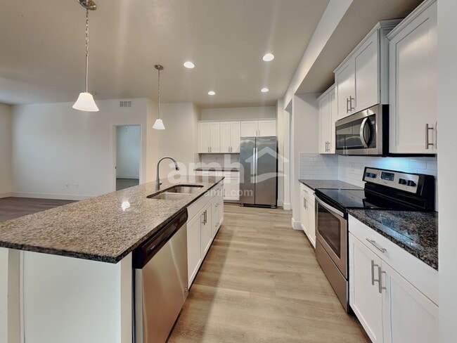 Building Photo - 302 E Sicily Dr