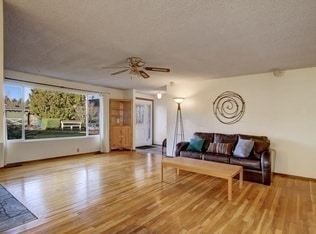 Foto del edificio - Bellevue Home