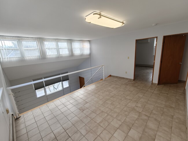 Loft - 39 Robertson Ave