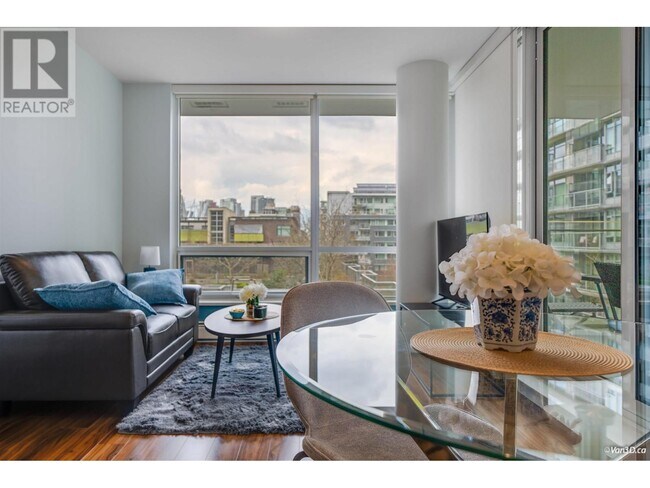 Photo du bâtiment - 159-159 W 2nd Ave