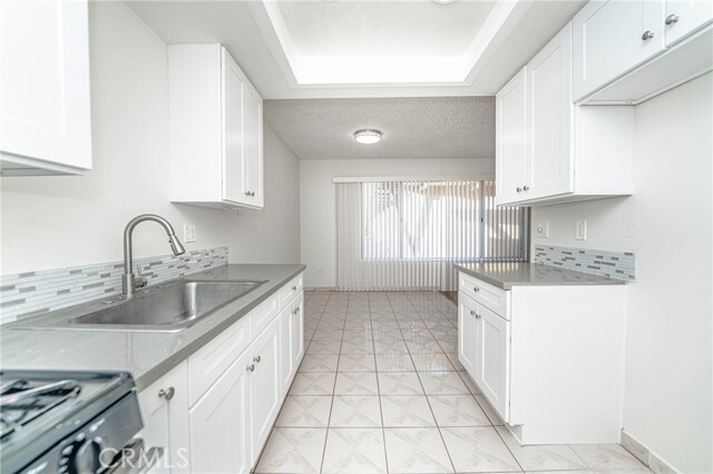 Foto del edificio - 1400 W Warner Ave
