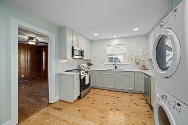 Building Photo - COMPLETELY RENOVATED 5BR/2.5BA with Office...