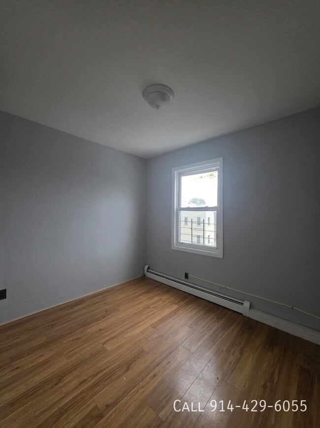 Building Photo - 8 Garfield St