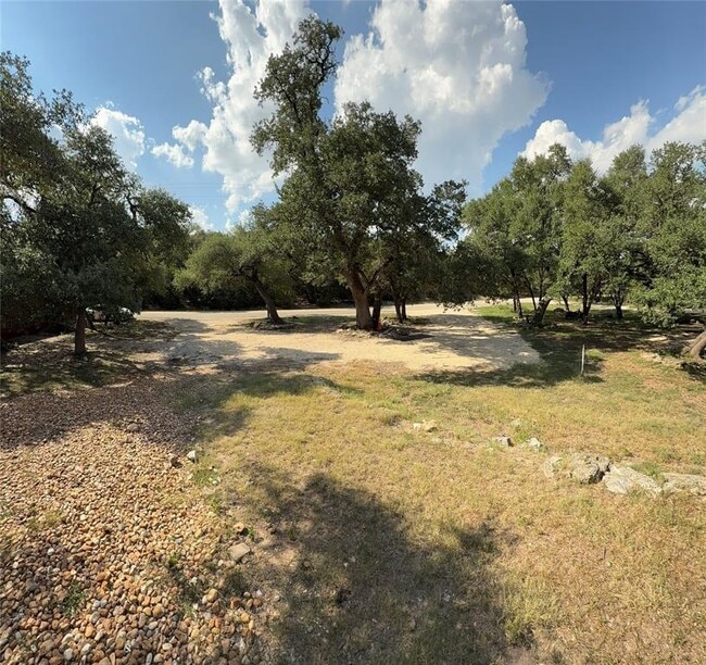 Building Photo - 750 Oak Meadows