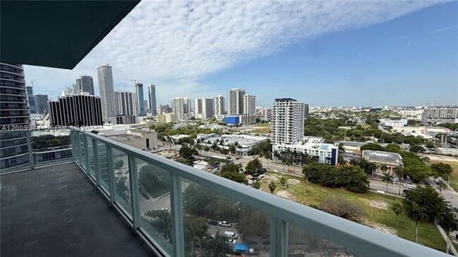 Foto del edificio - 1900 N Bayshore Dr