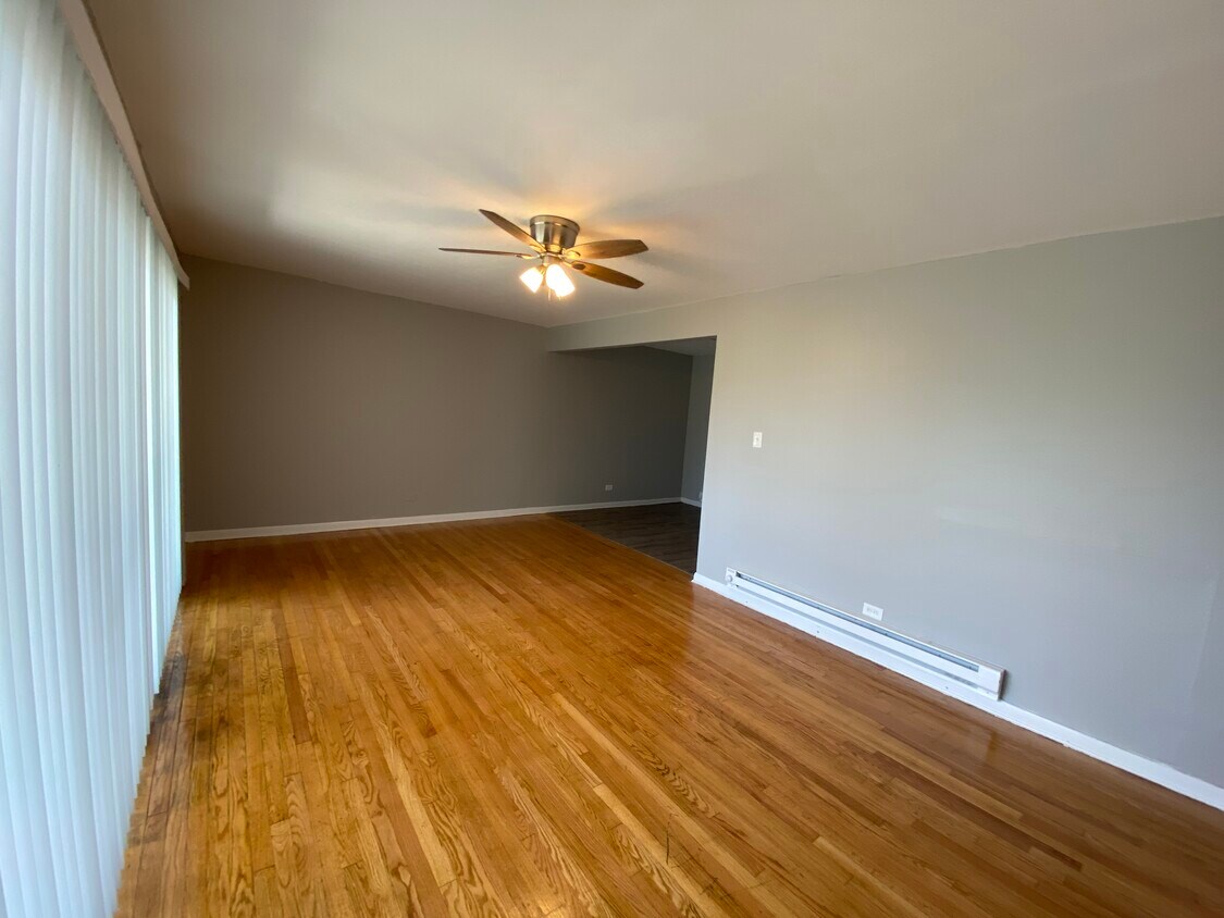 Primary Photo - 3125 W 79th St