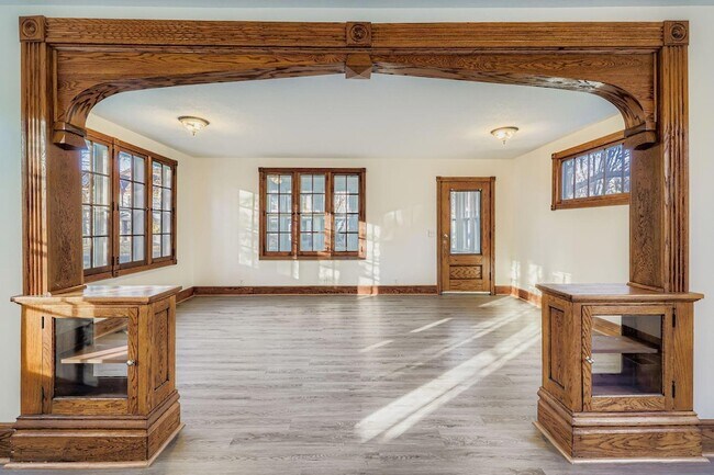 Foto del edificio - 988 Reaney Ave E