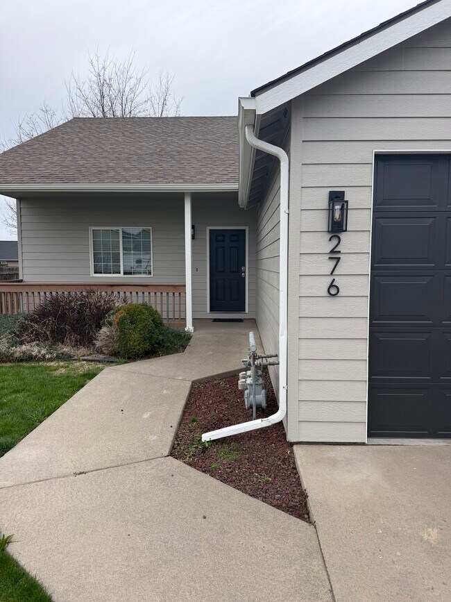 Foto del edificio - 276 NW schnabel ln