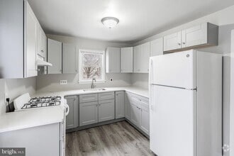 Building Photo - 243 Conover St