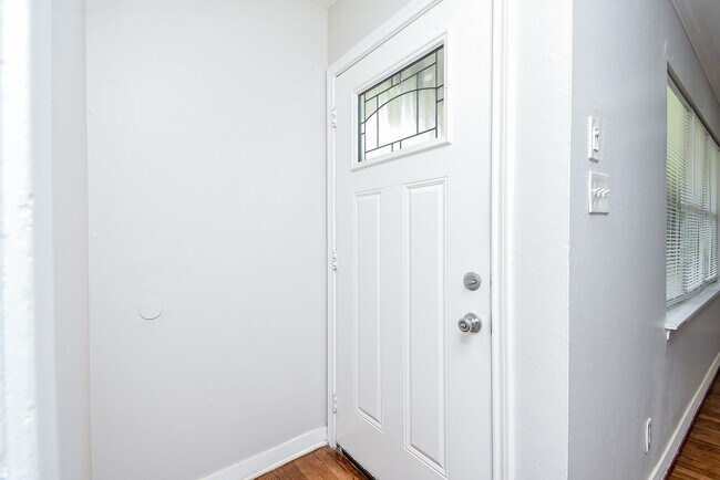 Foto del edificio - 7406 Schiller St