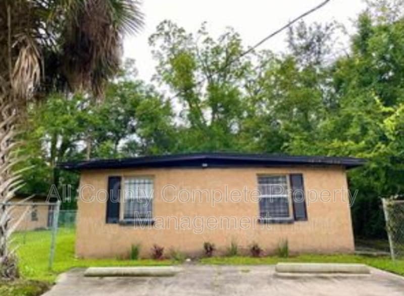Primary Photo - 3248 Phyllis St