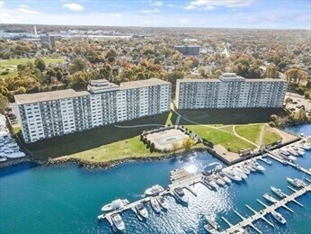 Foto del edificio - 100 Cove Way