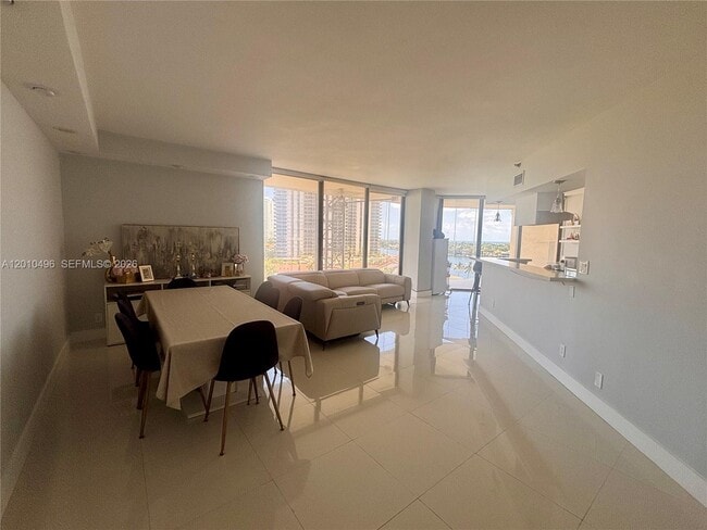 Foto del edificio - 19355 Turnberry Way
