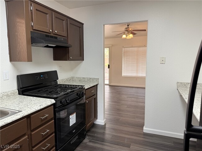 Building Photo - 10101 Hemet Dr