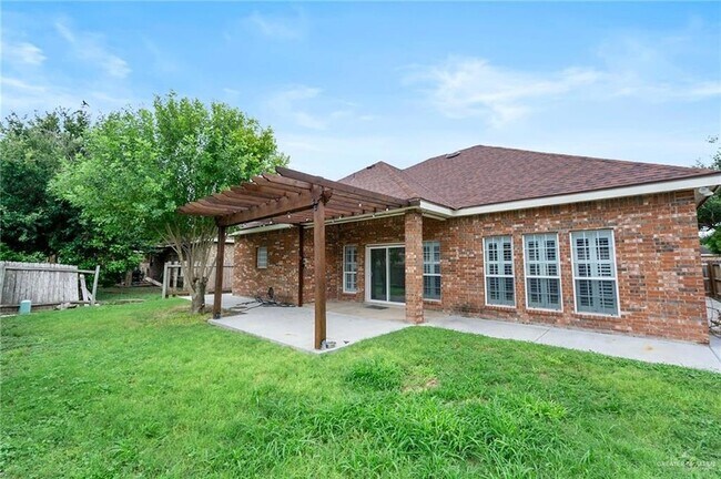 Building Photo - 1104 N Boston College Dr