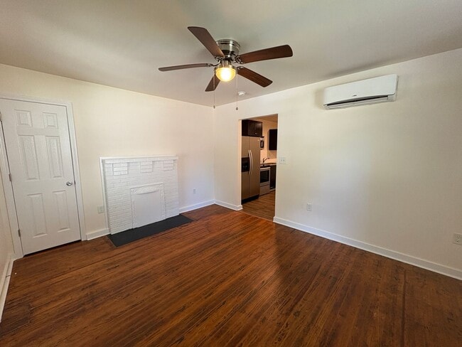 Building Photo - Affordable and Adorable Duplex in Enderly ...