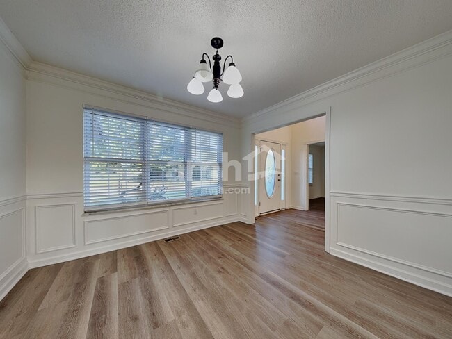 Building Photo - 7525 Saddlebrooke Dr