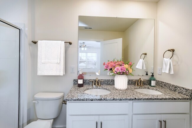 Foto del edificio - 2501 Island Creek Ln