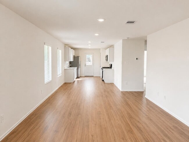 Building Photo - 1515 Las Cuevas Dr