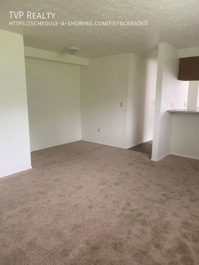 Building Photo - 136 Fox Hill Ln
