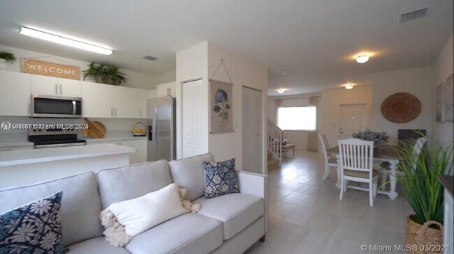 Foto del edificio - 347 NW 12th Ave