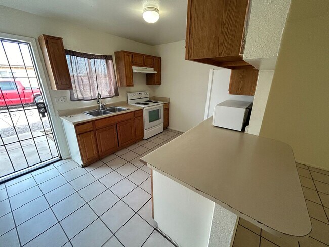 Building Photo - MDU 5006 S 35th Ave
