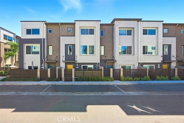 Building Photo - 14051 Diamond