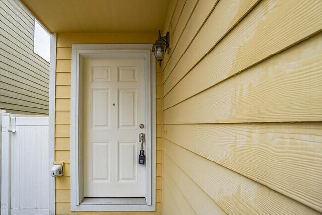 Photo - THREE BEDROOM NEAR VANCOUVER MALL House