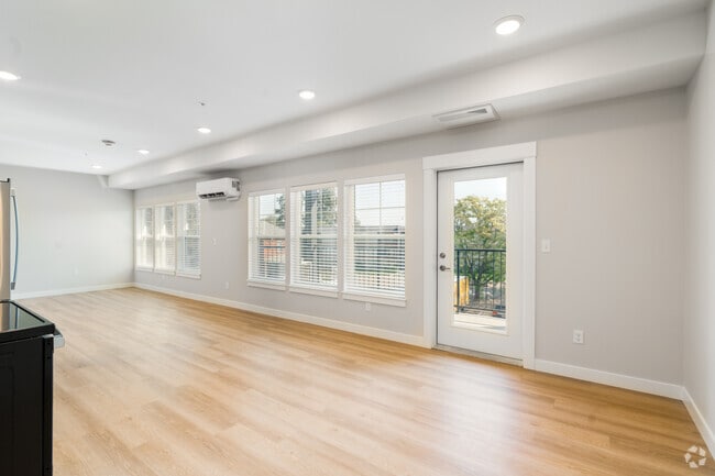 0BR, 1BA - 752SF - Redband Apartments