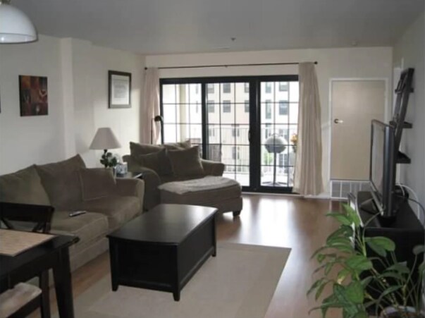 Foto del edificio - 2 Leverington Ave