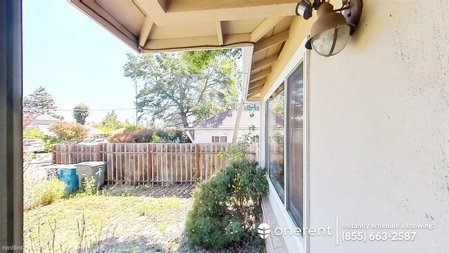 Building Photo - 2 br, 1.5 bath Duplex - 22620 Alcalde Road -