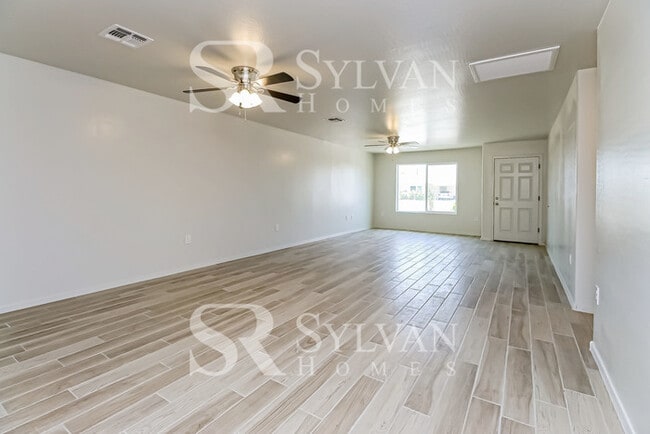 Building Photo - Immerse yourself in comfort and convenience