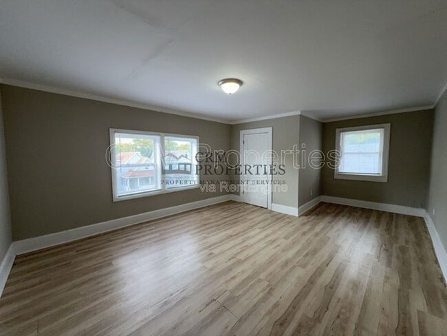 Foto del edificio - 301.5 N Temple Ave