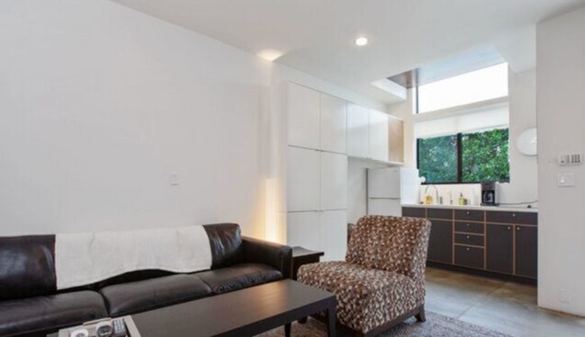 Foto del edificio - 802 N Harper Ave