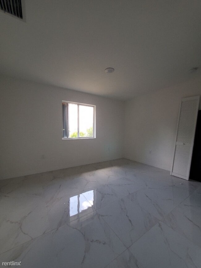 Building Photo - 5 br, 2 bath House - 2354 NW 67th St # 233...