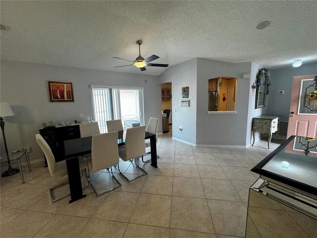 Building Photo - 1524 Martinez Dr